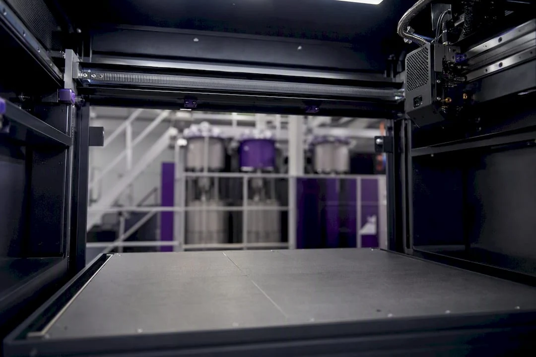 Chambre vide du volume de construction d'une imprimante 3D industrielle