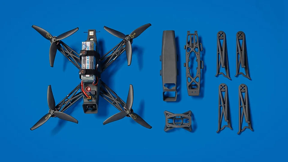 Drone assemblé et son kit de pièces imprimées en 3D, développement produit complet