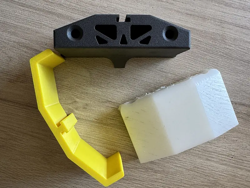 Pièce d'usure d'origine usée et reconception imprimée en 3D en deux parties